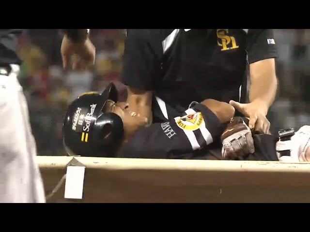 【9回表】ホークス・城所 今季初出場でまさかの負傷交代... 2015/8/1 L-H