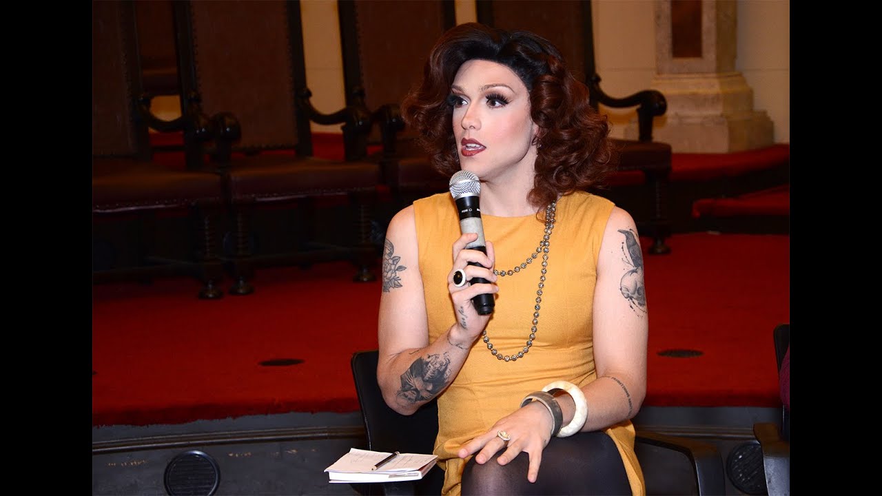 Mesa  7   Rita Von Hunty