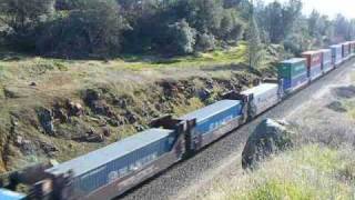 preview picture of video 'UP 7895 Leads Eastbound Intermodal'