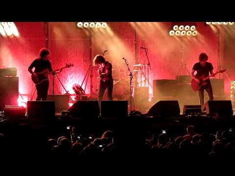 Arctic Monkeys - Dangerous Animal (Wien Arena)