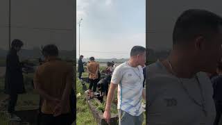 Chiều 30 tết. Truyền thống gia đình các con các cháu về mộ ông bà tổ tiên. 2023