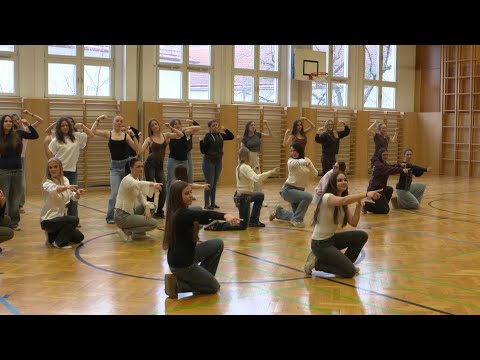 BG/BRG Schwechat probt für Ballnacht