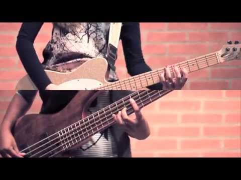 Ana Karina Sebastião e Lari Basilio com pedais e cordas NIG/GNI