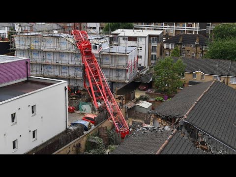 Baukran stürzt in Londoner Wohnhaus