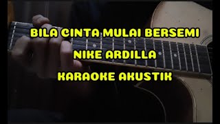 Download lagu BILA CINTA MULAI BERSEMI-NIKE ARDILLA(KARAOKE AKUSTIK)#karaoke #lagulawas #nikeardilla mp3