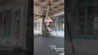 Flying Pole e Pole dance aula  @Marinamey   - Mey Pole Dance Studio