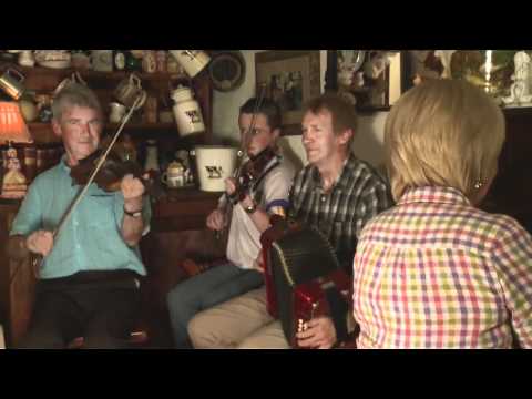Anderson's Thatched Bar Clip 6 - Traditional Irish Music from LiveTrad.com