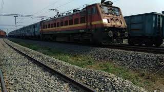 preview picture of video '15097 Amarnath Express skipping Goraul and overtaking 55215 Passenger'