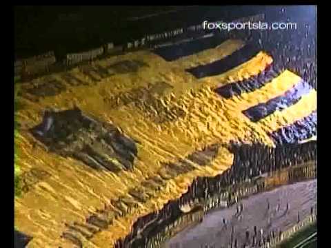 "La Bandera Mas Grande Del Mundo Peñarol De Montevideo" Barra: Barra Amsterdam &bull; Club: Peñarol