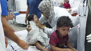 انهيار الطبيبة هديل الجمل عند وصول عائلتها جرحى إلى المستشفى، إثر قصف الاحتلال في رفح.