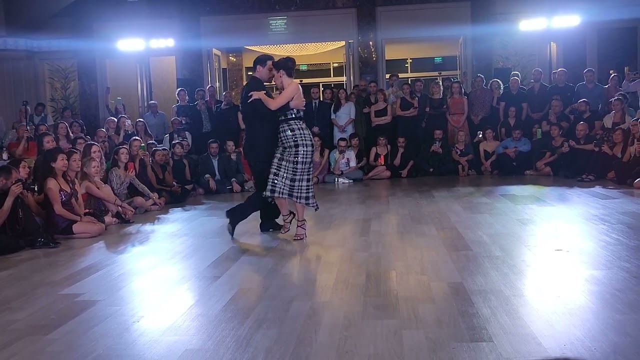 Mesmerizing Tango Performance by Juan Malizia & Manuela Rossi - "Farol" by Osvaldo Pugliese