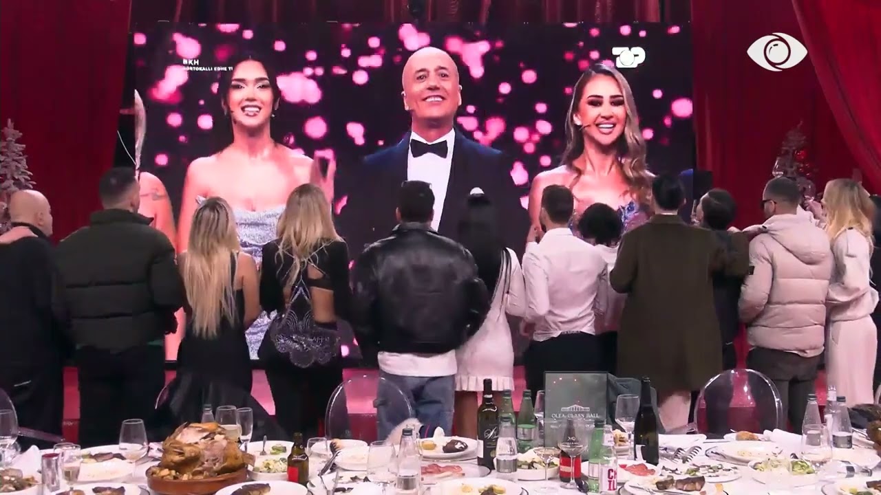 “3, 2, 1”/ Banorët numërojnë dhe ndjekin live momentin e ndërrimit të viteve