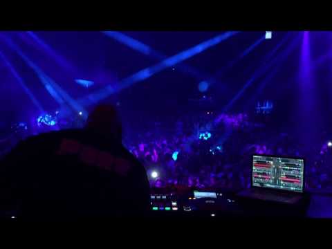 Carl Cox plays 'Fabio Neural - Silver Surfer' @ Pure Ibiza @ Privilege 2017