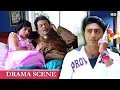 ভালবাসা কি কখনও কোন মানুষের Status দেখে হয