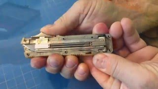 [INSIDE] a cheap OTF Knife (Out The Front Knife)