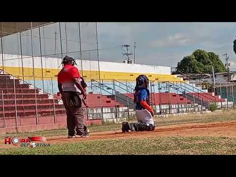 Aarón Salazar, jugador de la EBM Búfalos de Ciudad Orinoco. Estadio Heres de Ciudad Bolívar.