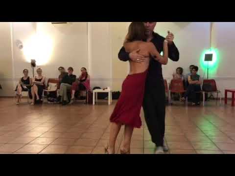  Claudia Jakobsen  and  Carlos Alberti  are  dancing  to  the  tango  "  Cicatrices  "  by  Juan D'Arienzo  in  2018