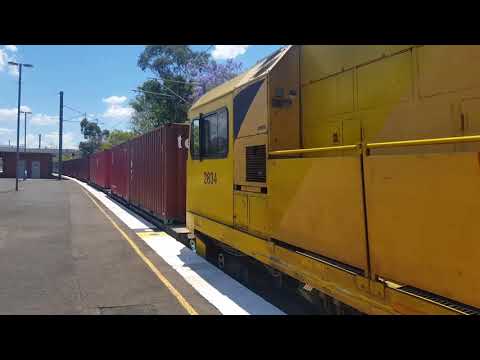Aurizon Container train to Fisherman islands.