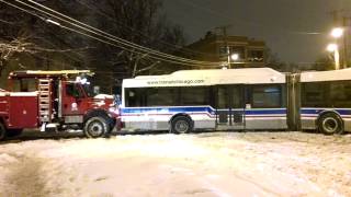 preview picture of video 'Unstucking a CTA Chicago transit bus at Howard ter'