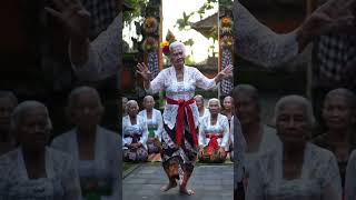 Download lagu Nenek bule menari dengan luwes #balinese_hinduism #tariandaerah #jogedbuleleng mp3 Download lagu Nenek bule menari dengan luwes #balinese_hinduism #tariandaerah #jogedbuleleng mp3
