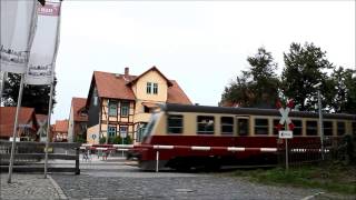 preview picture of video 'Bahnübergänge Wernigerode  I  Harzquerbahn  I  Spoorwegovergangen Wernigerode'