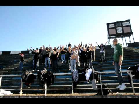 Peluza Sud Jiul Petroşani cântă împotriva LPF şi FRF