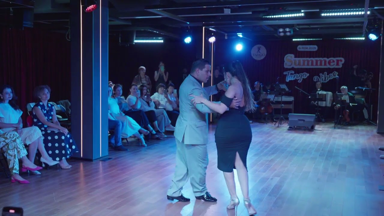 Brenno Marques y Fatima Caracoch in Tango Cafe