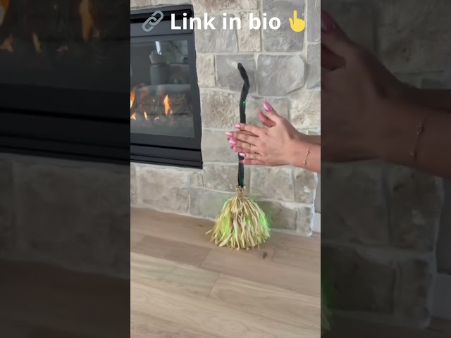 Vídeo relacionado con Huvqianu Witch Broom Decor, Floating Broom Light, 9.84x43.31in Motion Sensor Brooms, Spooky Sound Effects, Garden Halloween Decorations for Hallway, Yard, Fiesta, Entryway, Patio