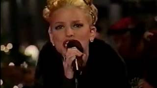 Jessica Simpson *Mommy Kissing Santa Claus* Rockefeller Center 2004