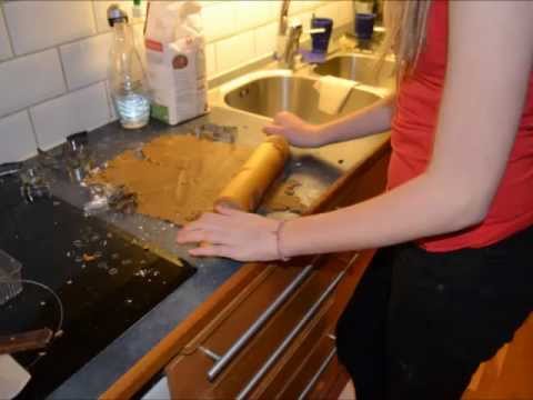 Linnea och jag bakar pepparkakor ;)