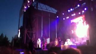 Dierks Bentley performing Sweet And Wild at CBMF 2012