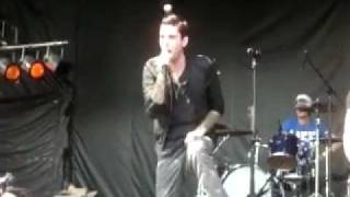 Stereos - She Only Likes Me When She's Drunk