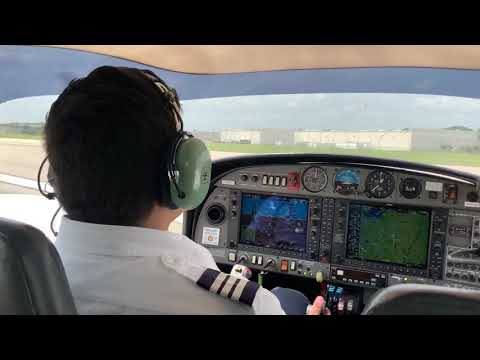 DA-42 take off from runway 15 @KADS