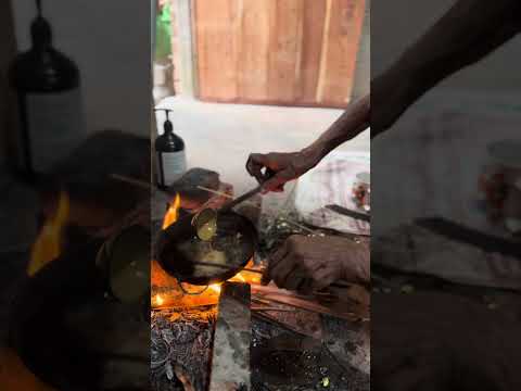 sri lankan traditional sweets. Konda Kavum – Bun Cakes.
