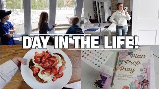 HEALTHY BREAKFAST,  HOMESCHOOL PLANS, & OUTFIT OF THE DAY! | MOM VLOG
