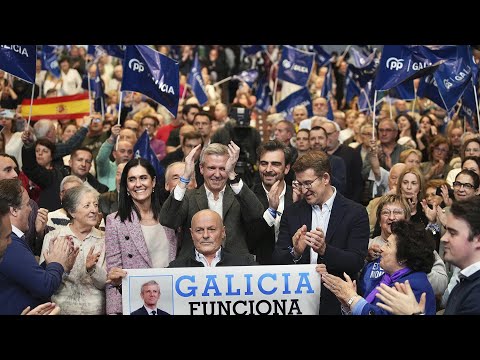 Alberto Núñez Feijóo y Alfonso Rueda en el mitin de cierre de campaña