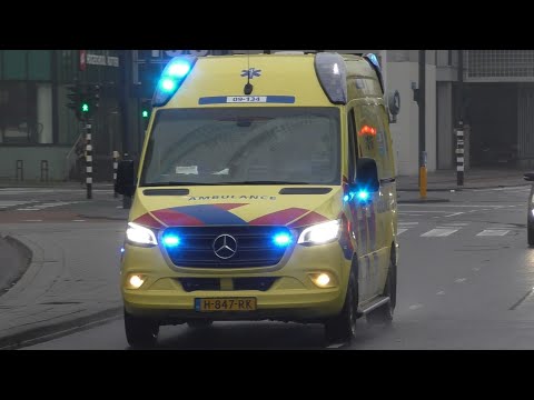 Verschillende Ambulances [-rijopleiding] en MICU uit Utrecht met spoed in Nederland