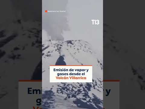 Emisión de vapor y gases desde el Volcán Villarrica