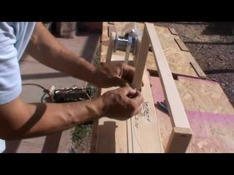 1/2 Lucruri practice cu dl. Viorel SFICHI, constructorul "Bio Stup - Ioan Ursu", la mica sa stupina