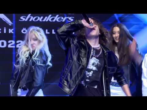 Head & Shoulders X Number1 Yükselen Yıldızı Alper Erözer'den canlı performans