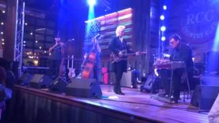 Dale Watson at The Redneck Country Club in Stafford, Texas - "I'm Through Hurtin' "