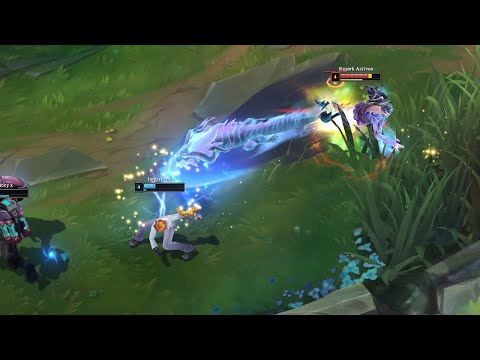 FNC Razork shows his Lee Sin to FNC Hylissang