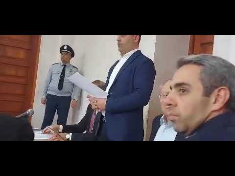 Աղվան Հովսեփյանի կողմնակիցները լքում են նիստերի դահլիճը