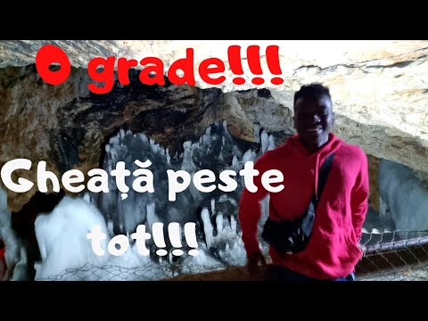 Un African din Zanzibar vizitează pentru prima data o peșteră - Ghețarul Scărișoara!