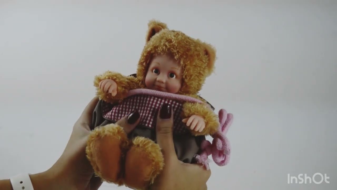 Лялька Anne Geddes Маленьке Ведмежатко з сумкою та стікерами, 23 см (21071AG)