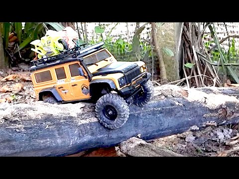 Trail scale Defender Rand Rover crawler IPX 4x4 car off road | Drive on the wood to be bridge.