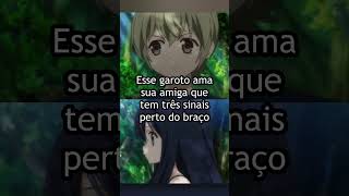 Esse garoto ama sua amiga que tem três sinais perto do braço