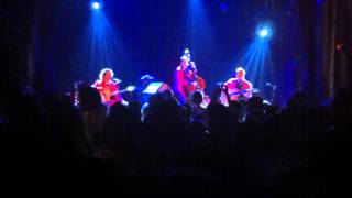 You shook me all night long by the lost fingers in Divan du Monde