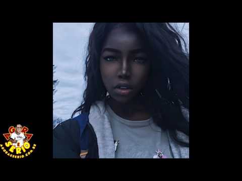 “Barbie negra”: adolescente viraliza nas redes sociais por sua beleza única