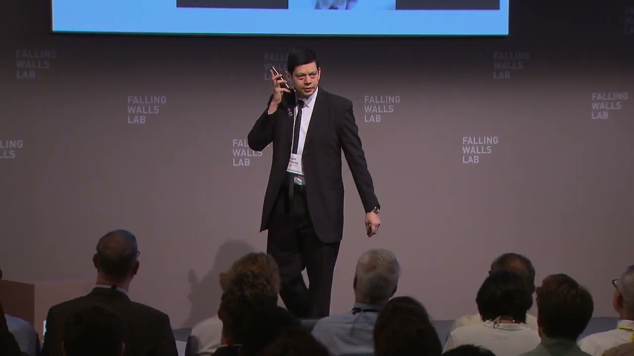 Falling Walls Lab 2016 - W. Contreras - Breaking the Wall of Walking Problems in Parkinson's Disease